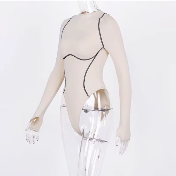 KE Exclusive Long Sleeves Contrast trim Design Bodysuit - Picture 8 of 9